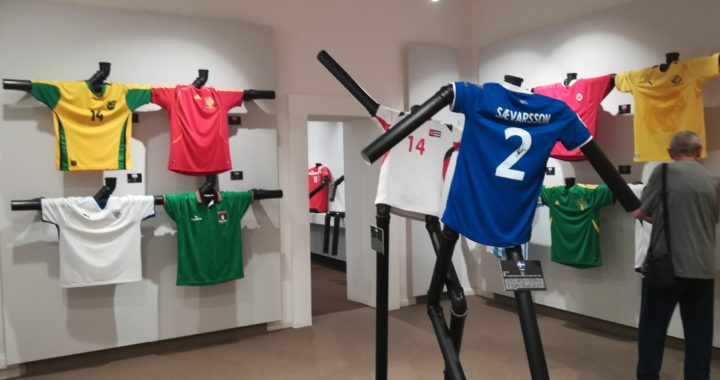 Tutte le 211 maglie delle nazionali di calcio: guarda l’impresa di Simone Panizzi