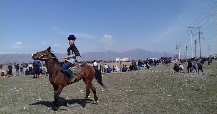 I popoli nomadi hanno i loro giochi: in Kirghizistan la sfida al ‘polo delle steppe’