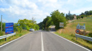 L’ingresso da sud alla exclave toscana di Ca’ Raffaello (foto Daniele Dei)