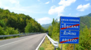 L’ingresso da sud alla exclave toscana di Ca’ Raffaello (foto Daniele Dei)